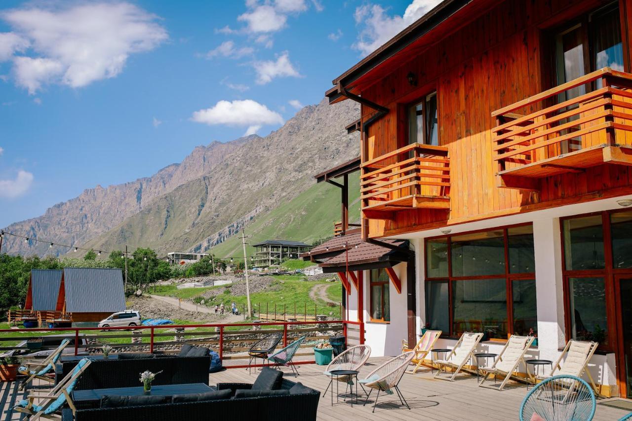Alpenhaus Kazbegi Hotel & Restaurant Exterior foto