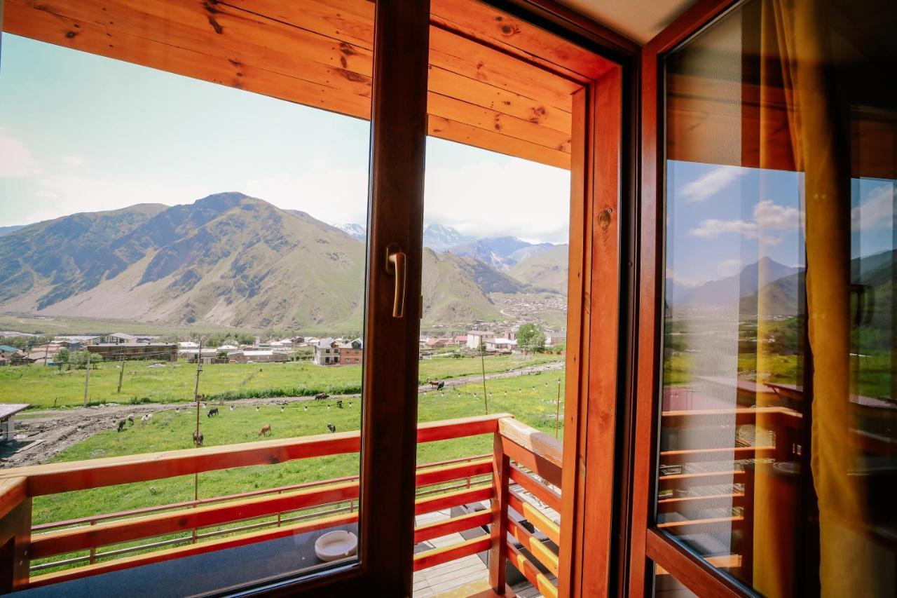 Alpenhaus Kazbegi Hotel & Restaurant Exterior foto